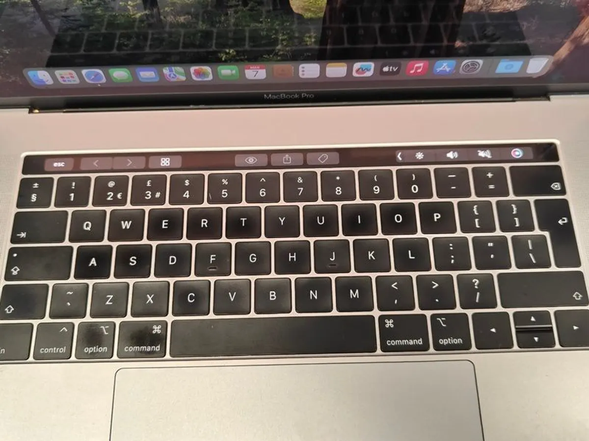 2019 MacBook Pro A1990 15" Touchbar Intel Core (i9-9880H) 32GB RAM 512GB SSD (Battery Cycle: 190) - Image 4