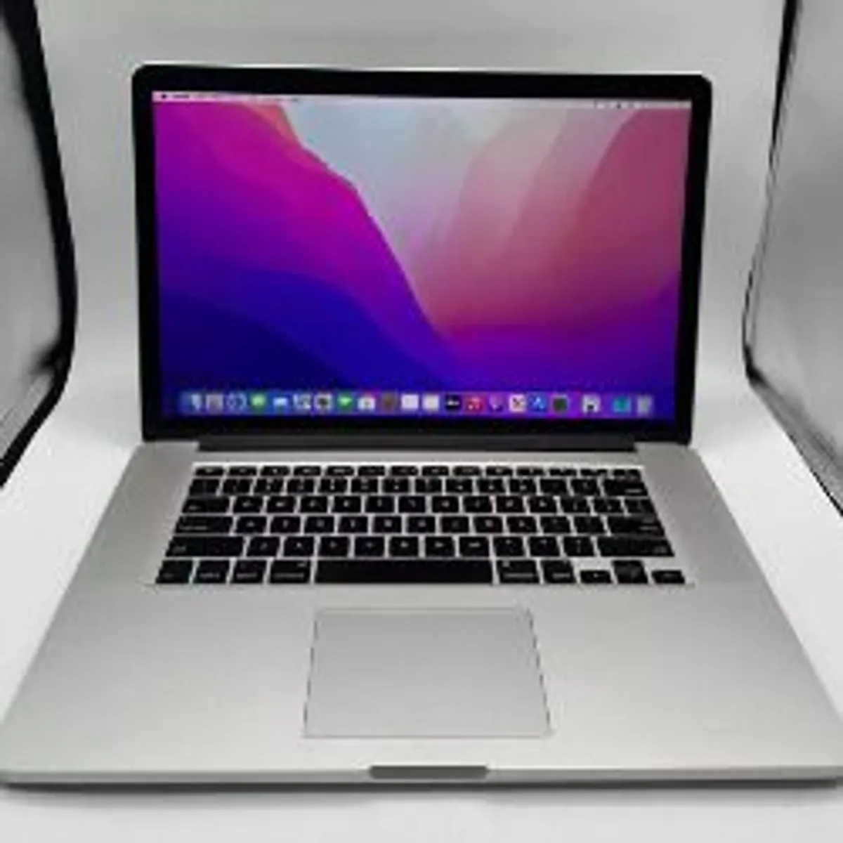 Apple Macbook Pro 15" (Mid 2015) A1398 Retina i7 2.2GHz 16GB Ram 512GB SSD Silver (Has New Battery) - Image 1