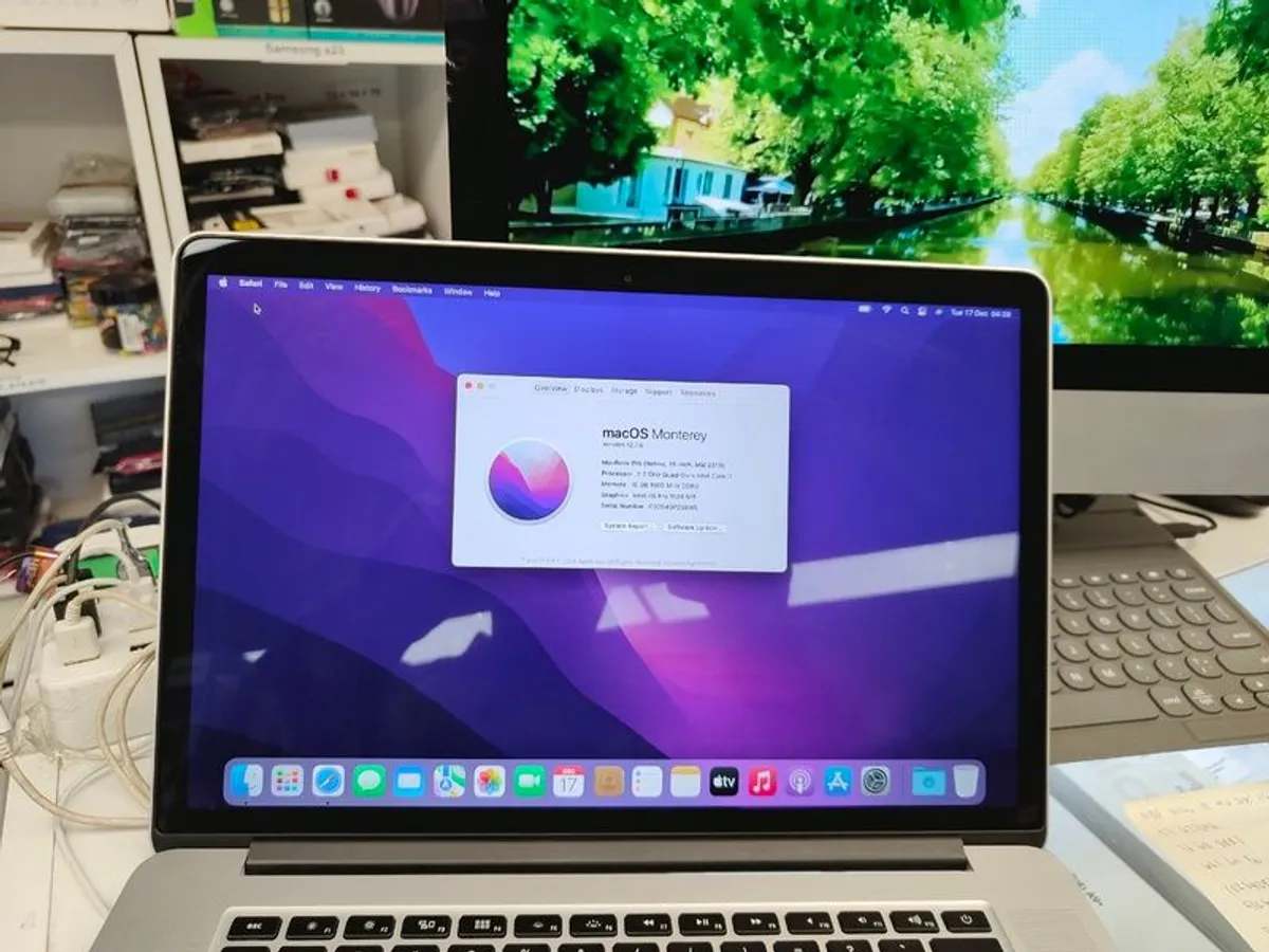 Apple Macbook Pro 15" (Mid 2015) A1398 Retina i7 2.2GHz 16GB Ram 512GB SSD Silver (Has New Battery) - Image 3