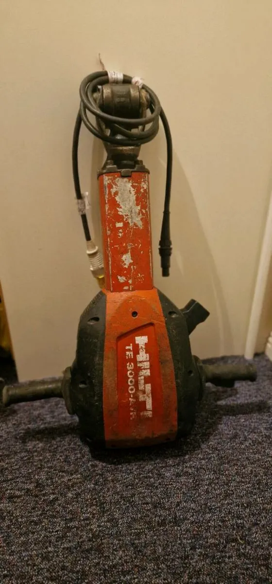 Hilti TE 3000-AVR Demolition breaker - Image 1