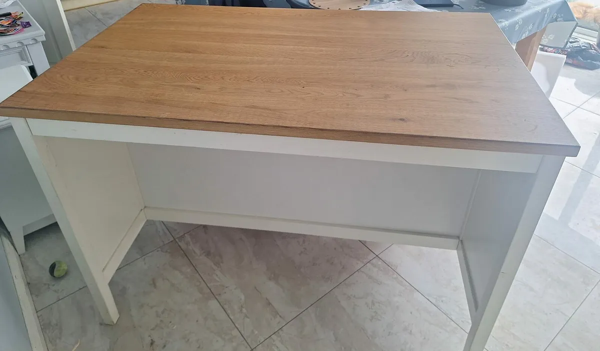 Kitchen Island - Image 2