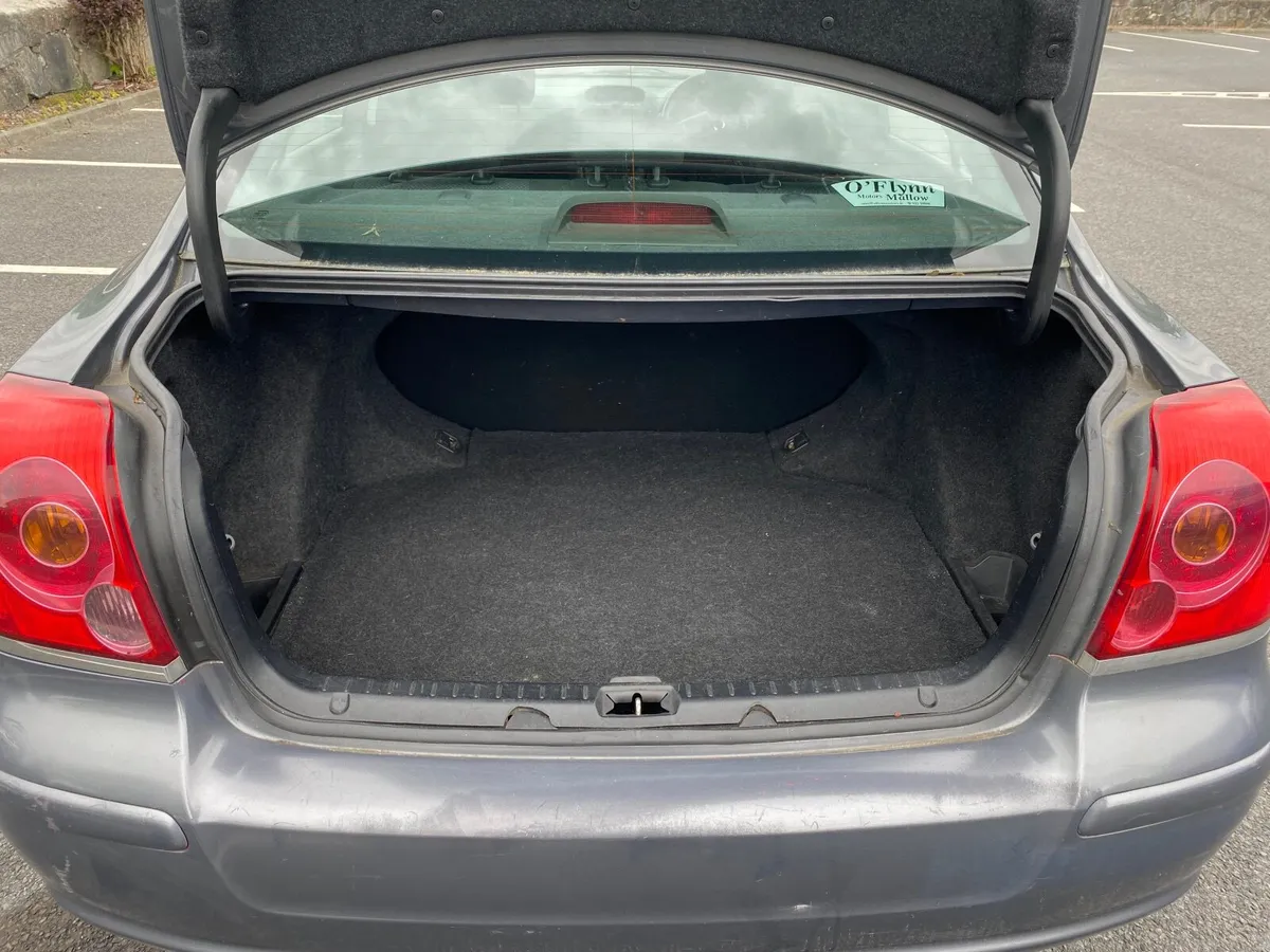 Toyota Avensis 2003 - Image 2