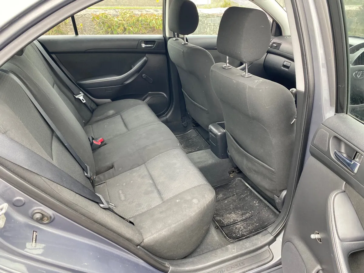 Toyota Avensis 2003 - Image 4