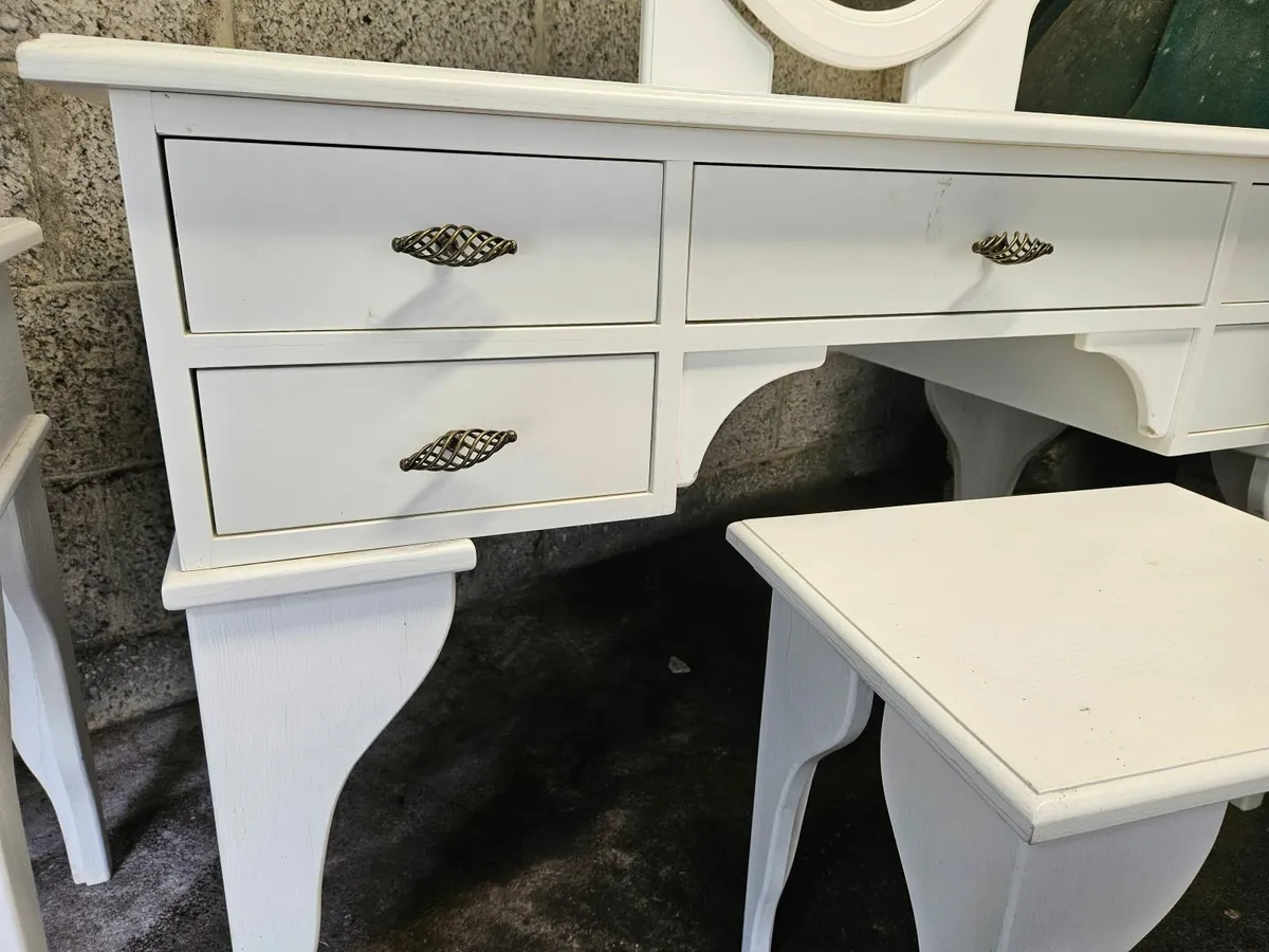 Dressing table - Image 1