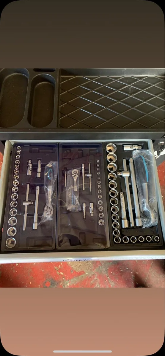 7 drawer tool chest fully loaded with tools - Image 2