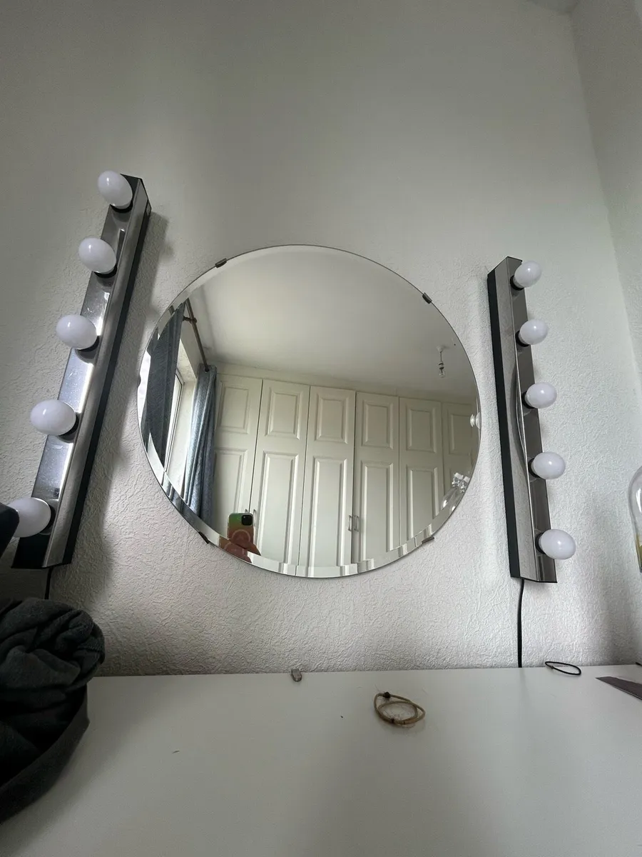 Spotlights and mirror