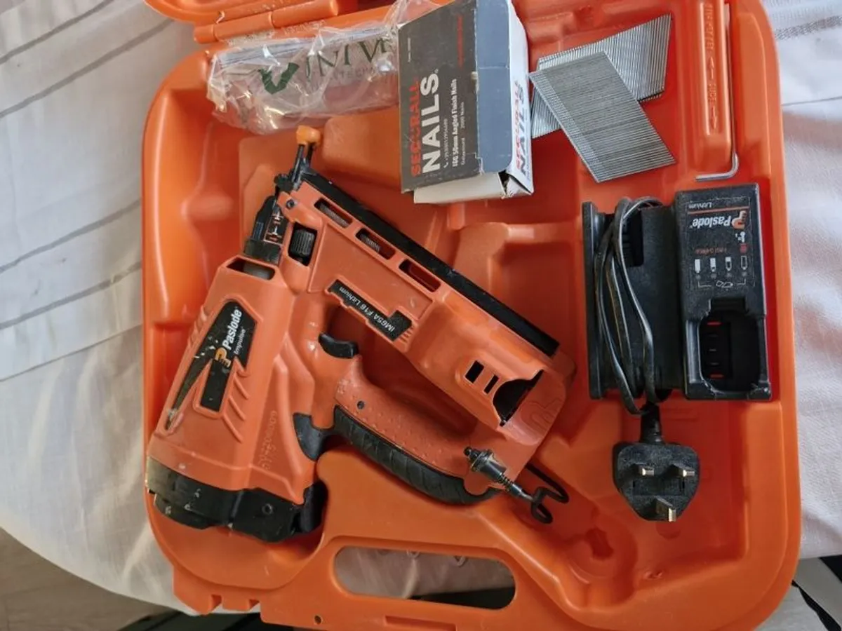 Paslode Nail gun and Angled Nailer - Image 2