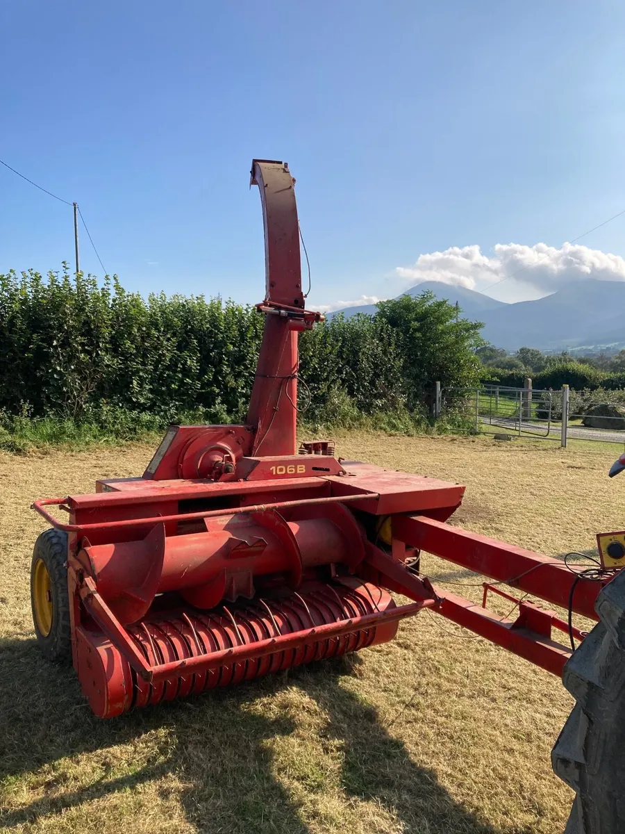 Taarup 106B silage harvester & 1 for parts tractor - Image 4