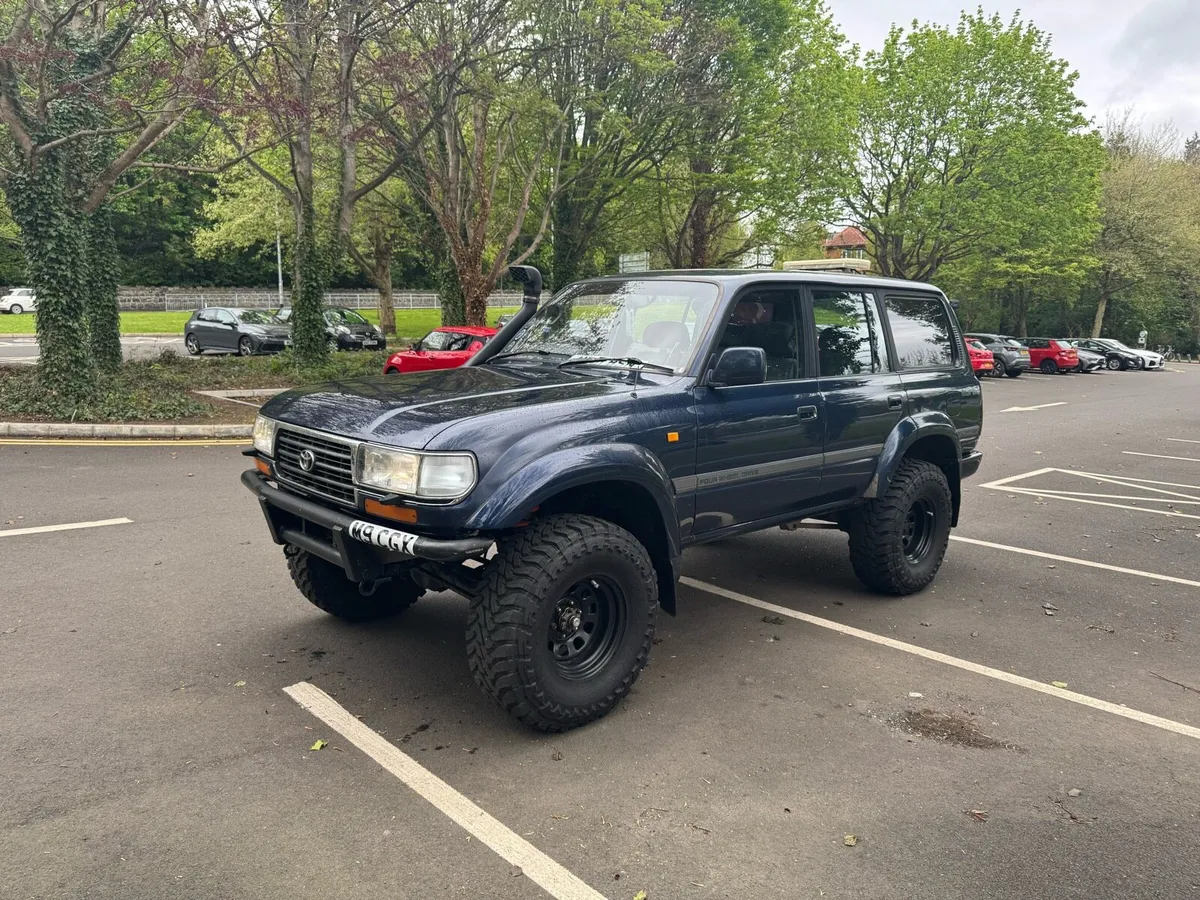 Toyota Land Cruiser 80  GS 4.2 24v Manual - Image 2