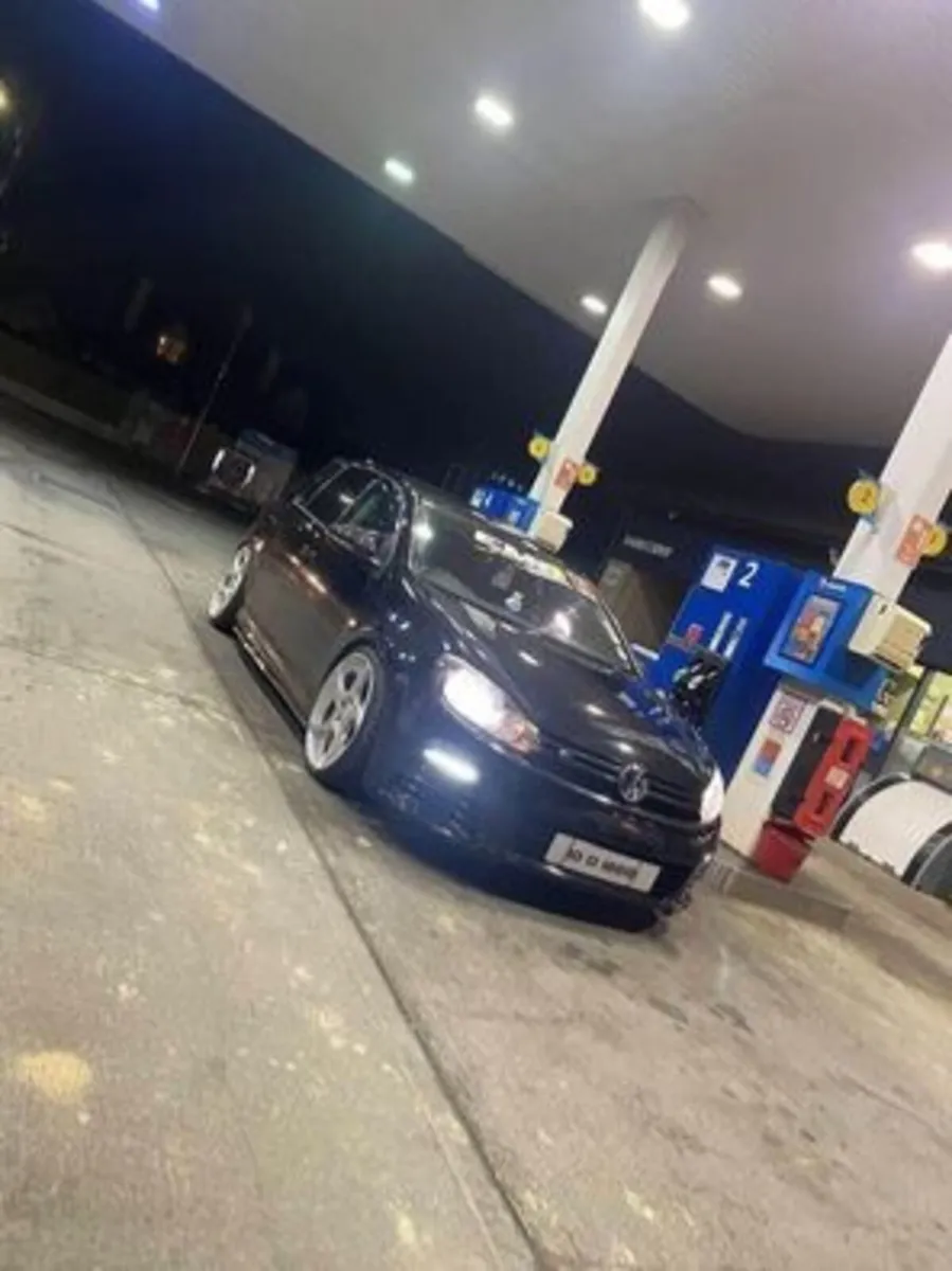 Volkswagen Golf 2010 - Image 2