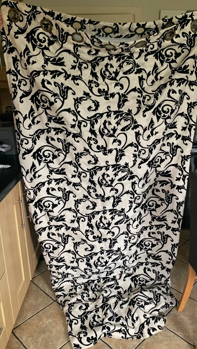 Black velvet embossed set of Curtains (90 x 90)
