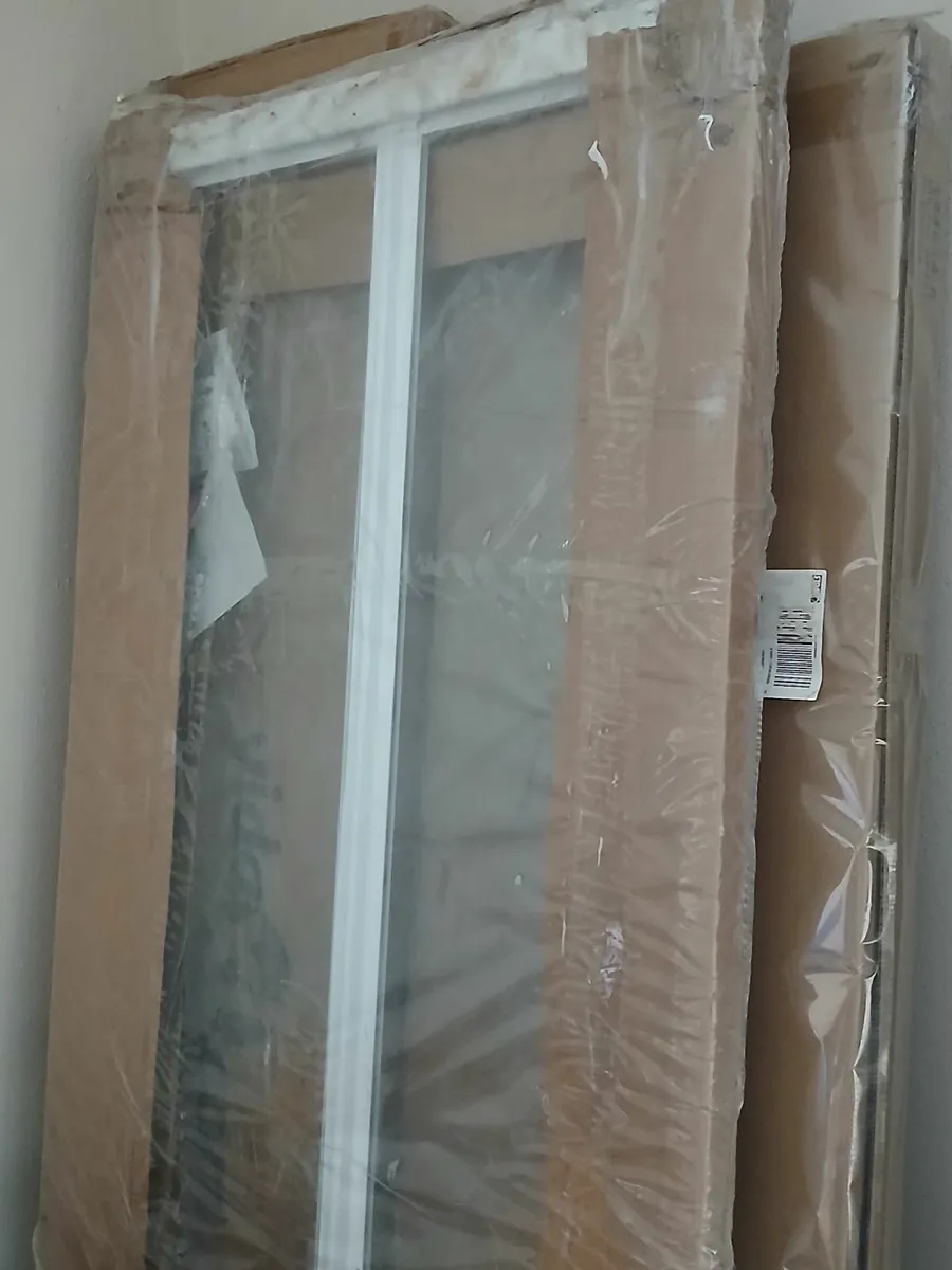 Bifold shower door - Image 3