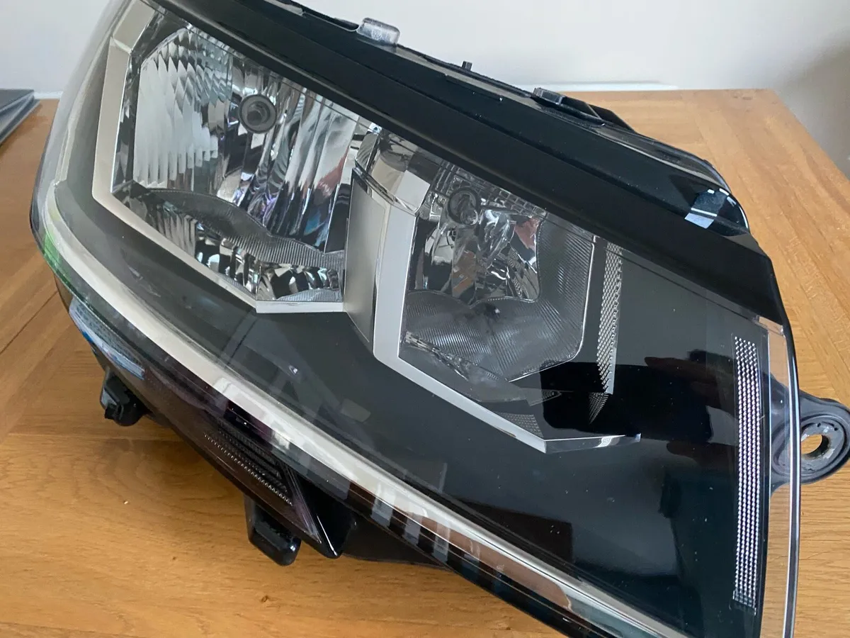 2021 Volkswagen transporter RH headlight - Image 1