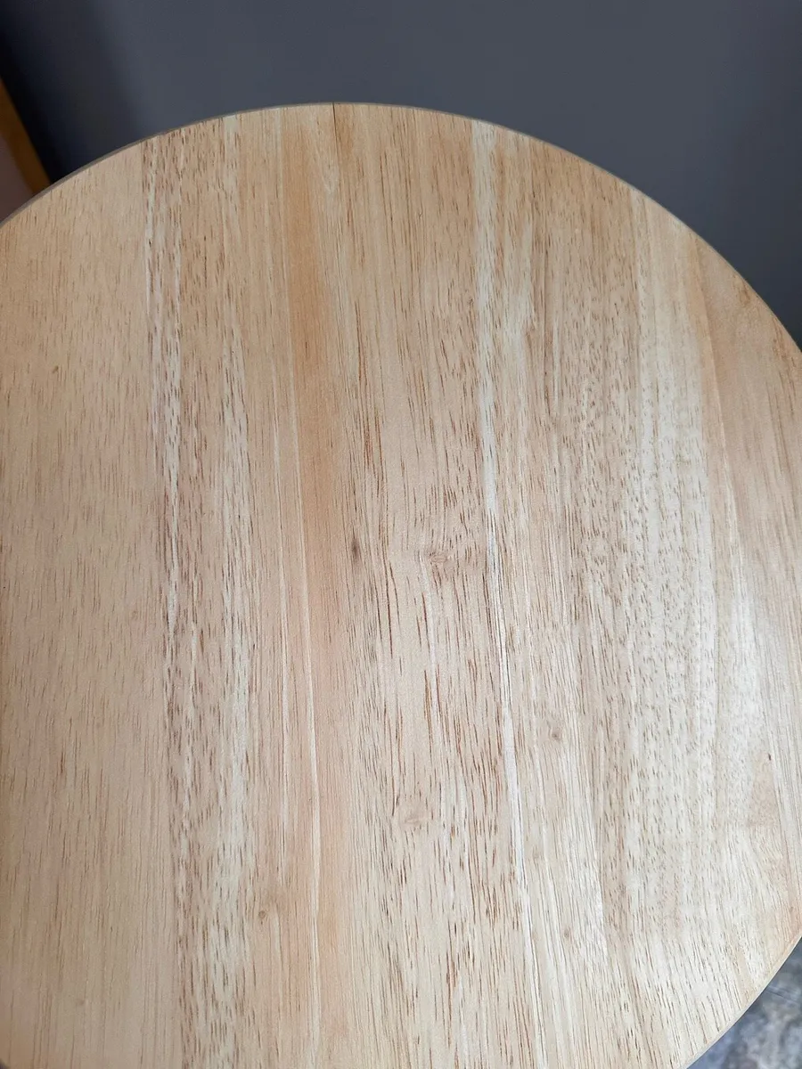 Small Round Table - Image 4