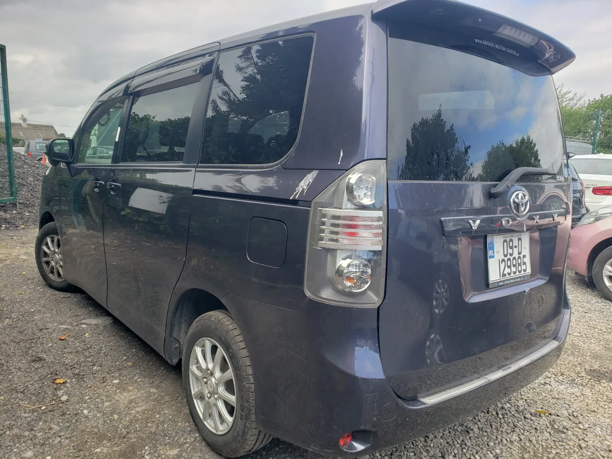 Toyota Voxy 2009 - Image 4