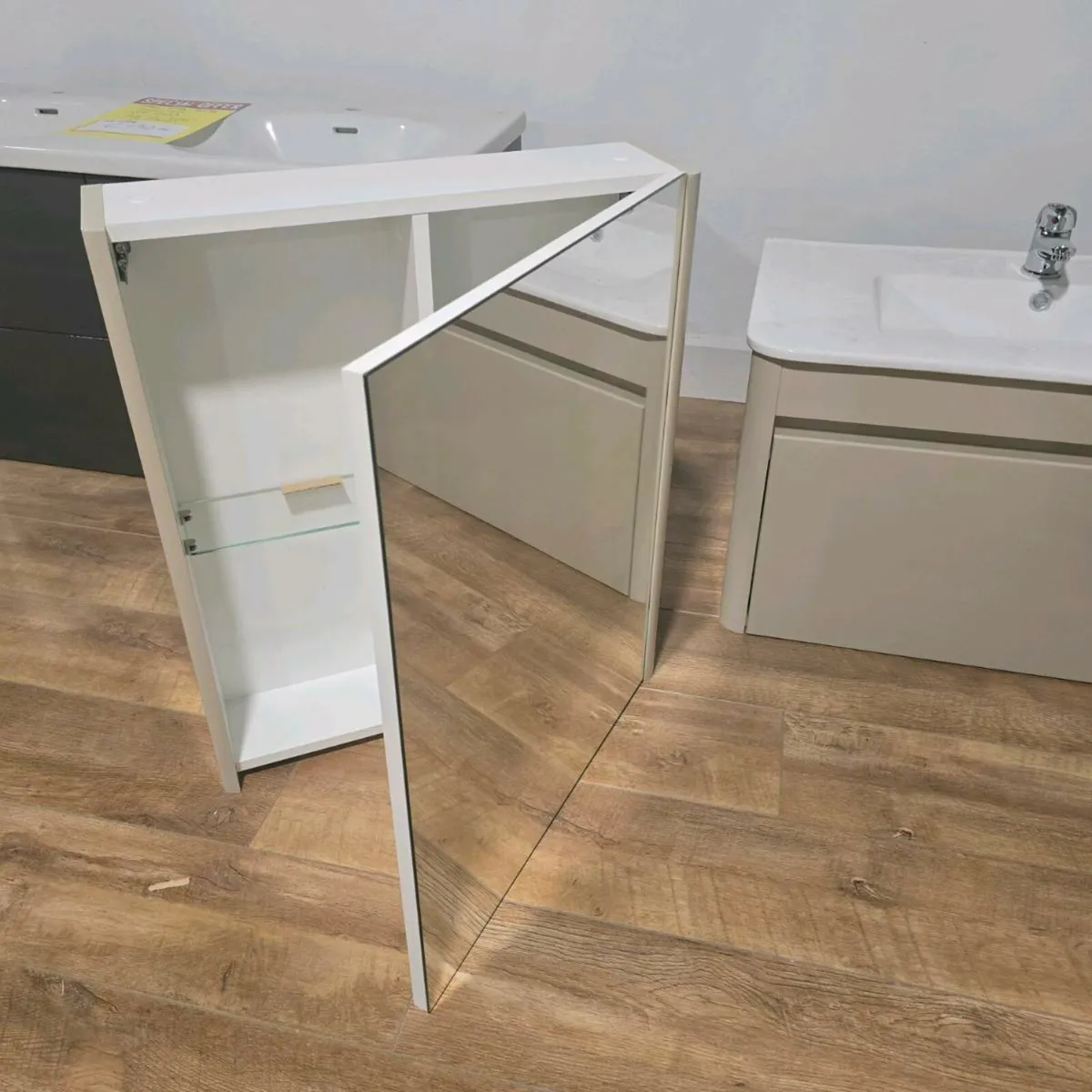Showroom Display Bathroom Vanity Set - Image 4