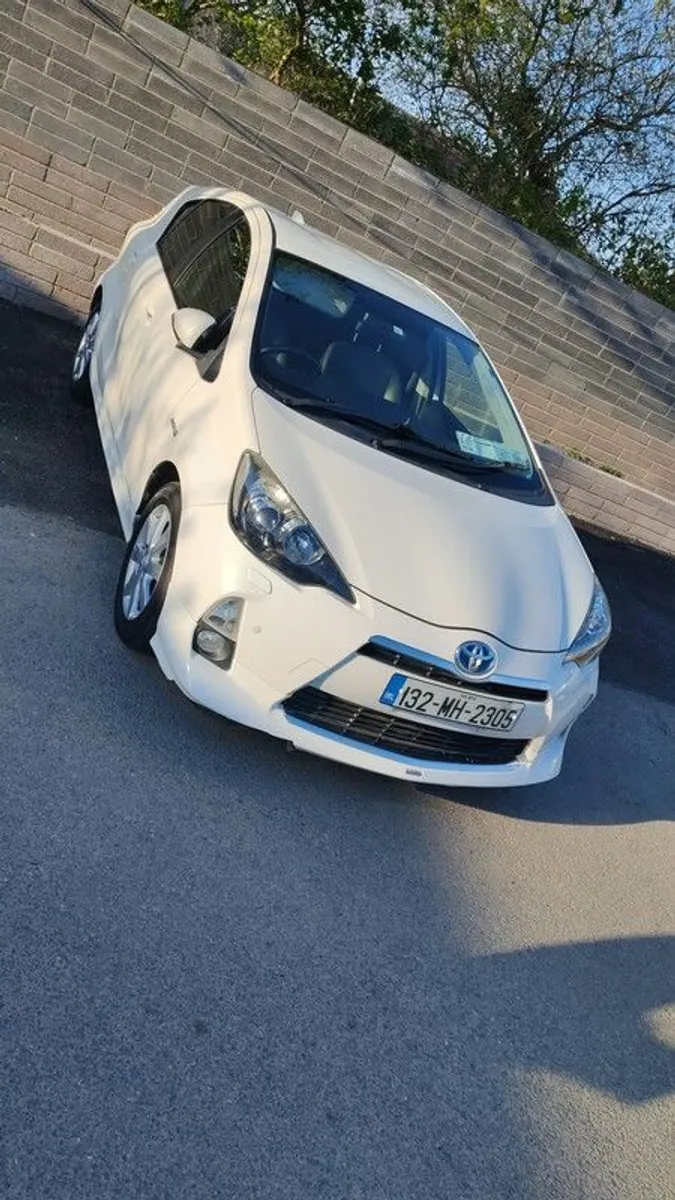 2013 Toyota Aqua - Image 2