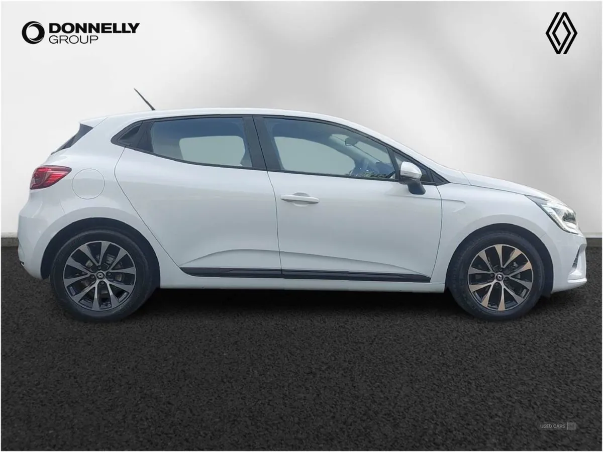 Renault Clio 1.6 E-tech Hybrid 140 Iconic Edition - Image 3