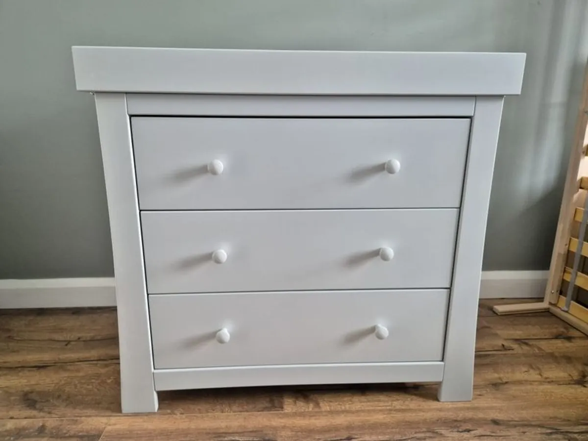 Mamas and papas cot and dresser - Image 2