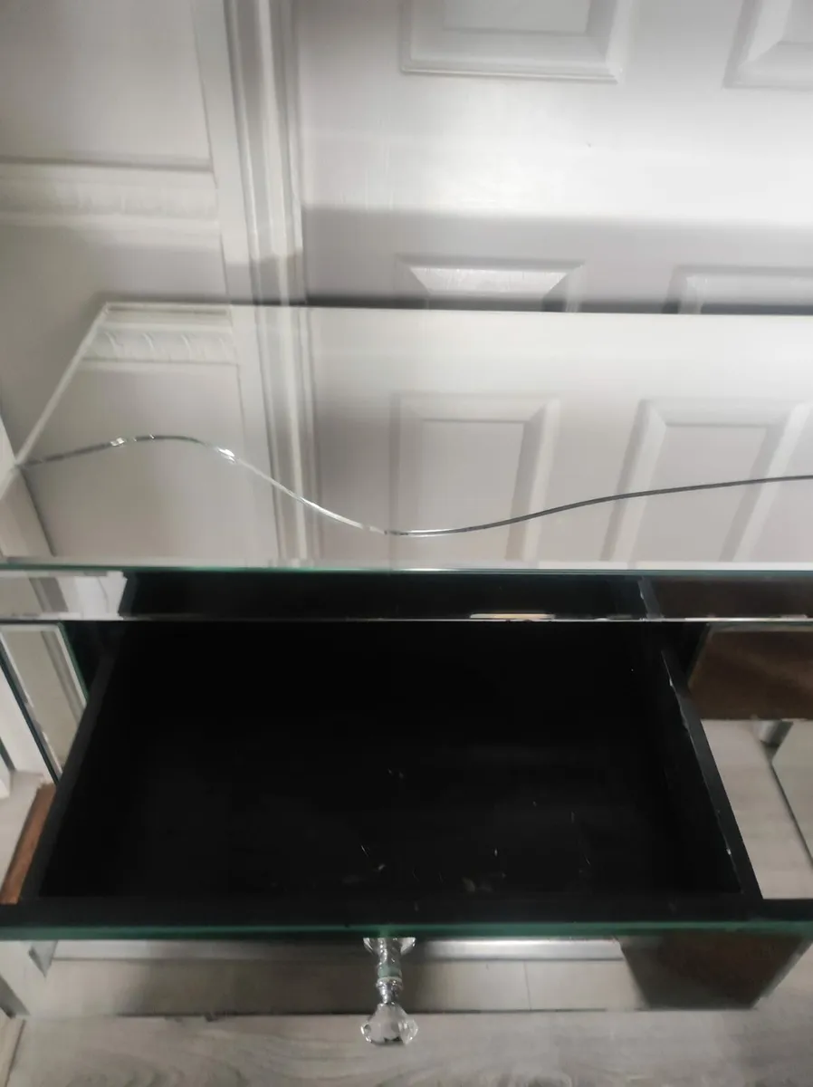 Mirrored console table/dresser - Image 4