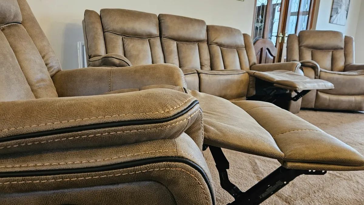 living room sofa -3-1-1  Fully reclining --NEW - Image 1