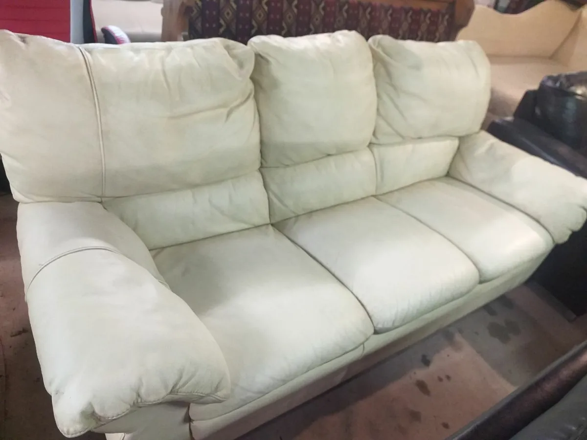 Suites, sofas, recliners, armchairs, sofa beds - Image 3