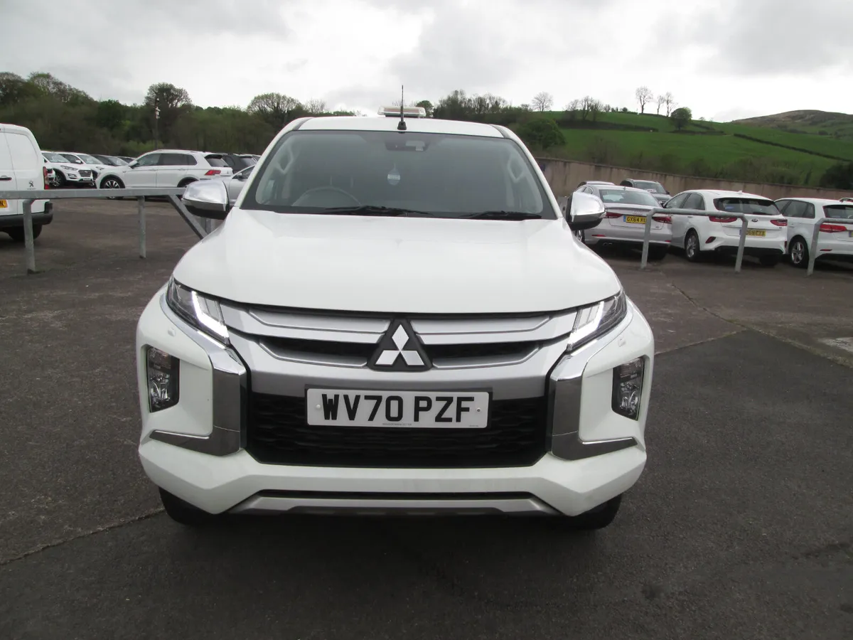 2020  Mitsubishi  L200  2.3  DID  WARRIOR  AUTOMAT - Image 3