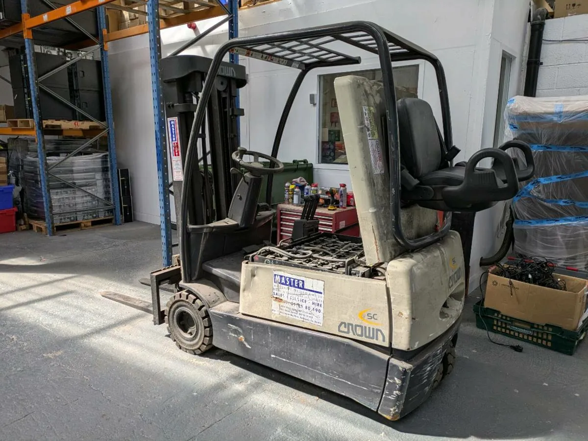 Crown sc electric forklift - Image 1