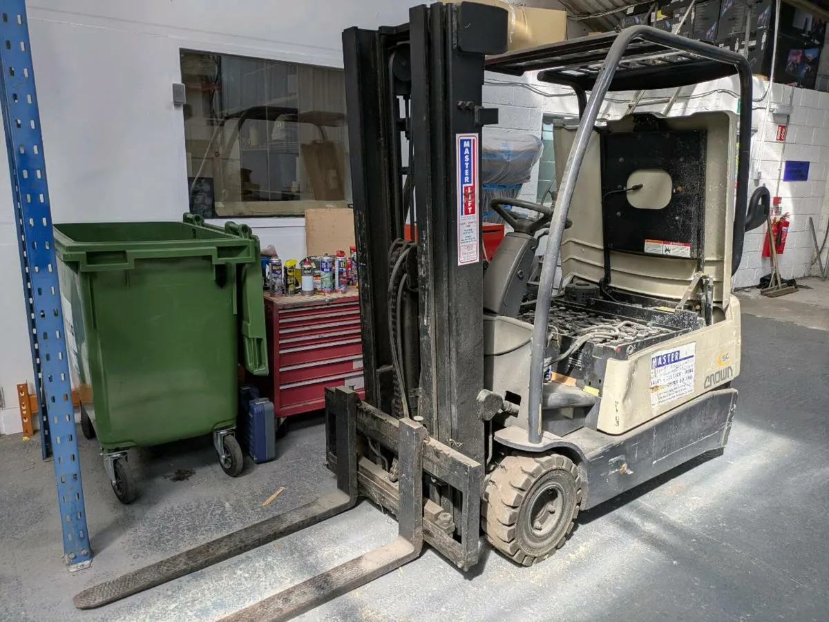 Crown sc electric forklift - Image 2
