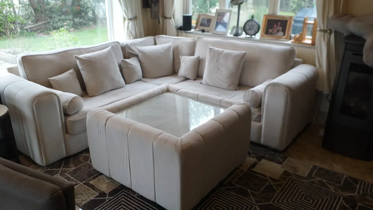 Suites, sofas, recliners, armchairs, sofa beds - Image 2