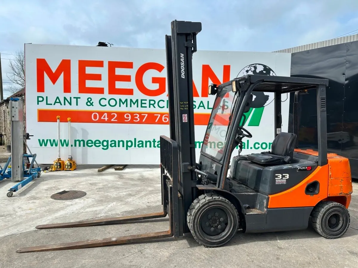 2012 DOOSAN 3.3 TON FORKLIFT......3,000 HOURS. - Image 1