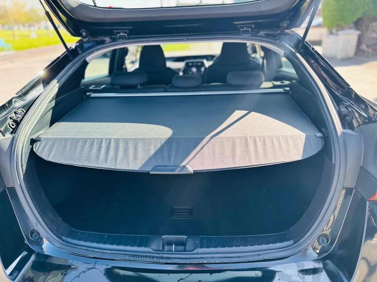 Toyota Prius 2019 Black - Image 2