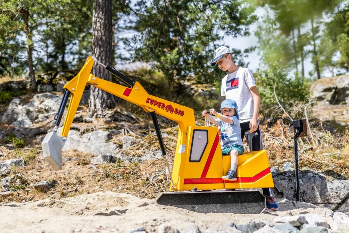 Super Dig X40 Hyd. Excavator - Kids Mini Digger - Image 1