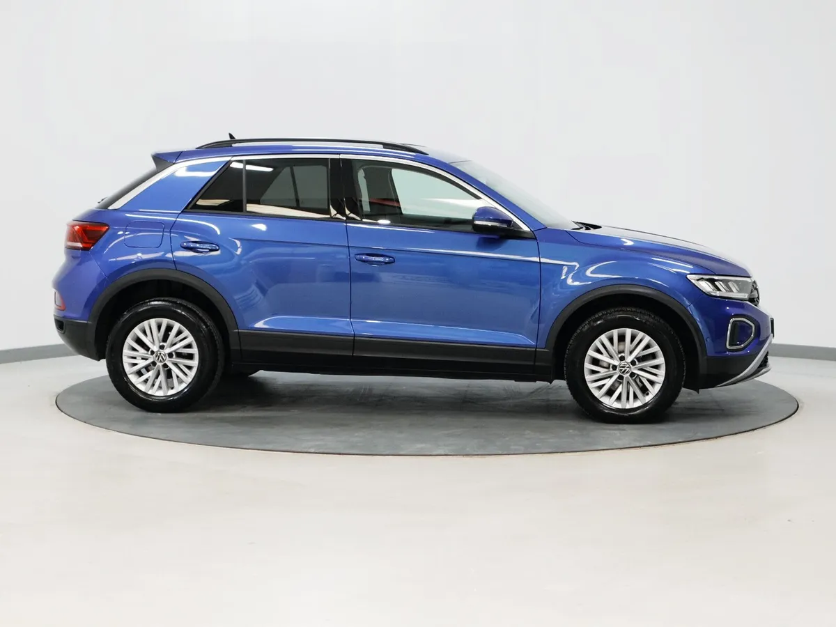 *74* 2023 Volkswagen T-Roc 1.0 LIFE - Image 3