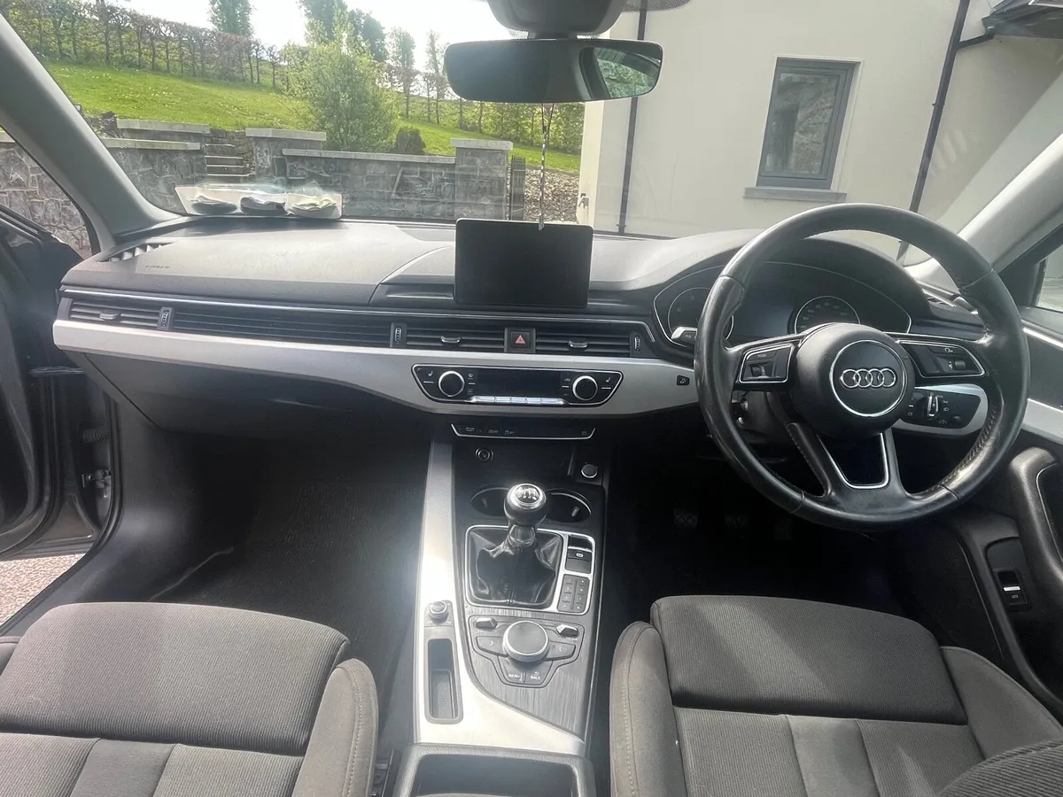 Audi A4 2.0 TDI ULTRA SPORT 150BPS 4 - Image 3