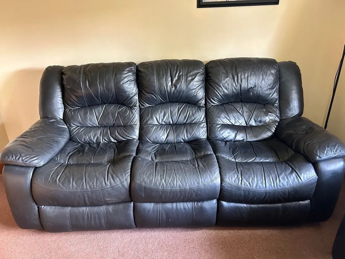 Black leather reclining 3-2-1 suite - Image 1