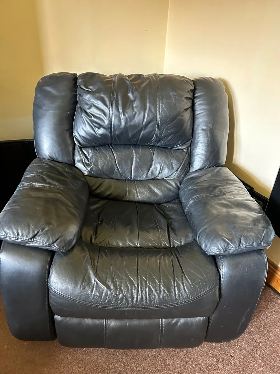 Black leather reclining 3-2-1 suite - Image 3