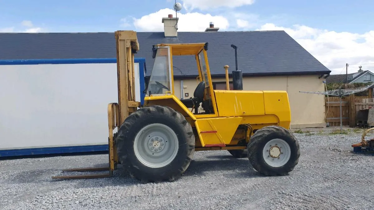 Fork lift Rough Terrain - Image 1