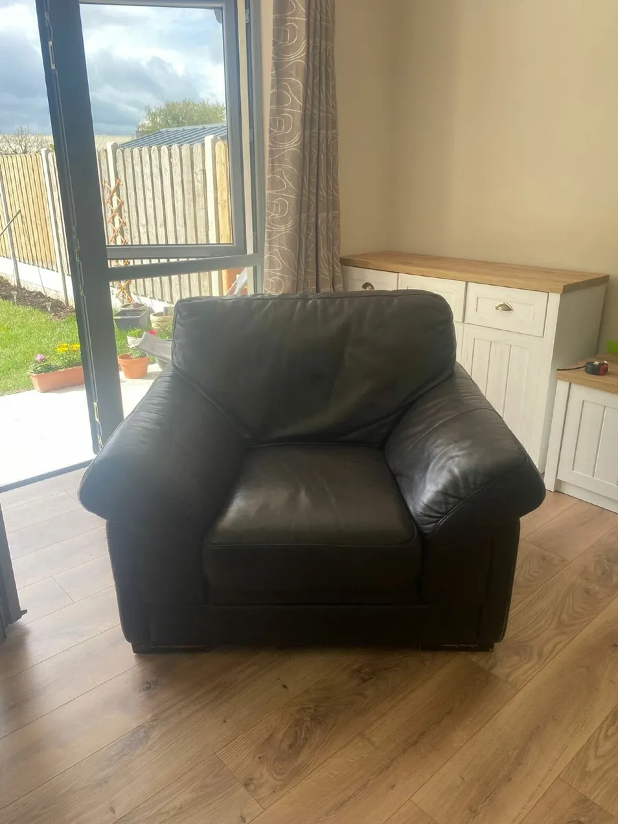 Armchair - Image 1