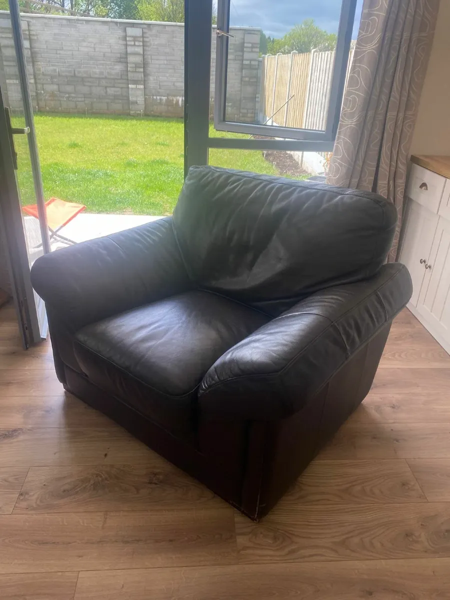 Armchair - Image 2