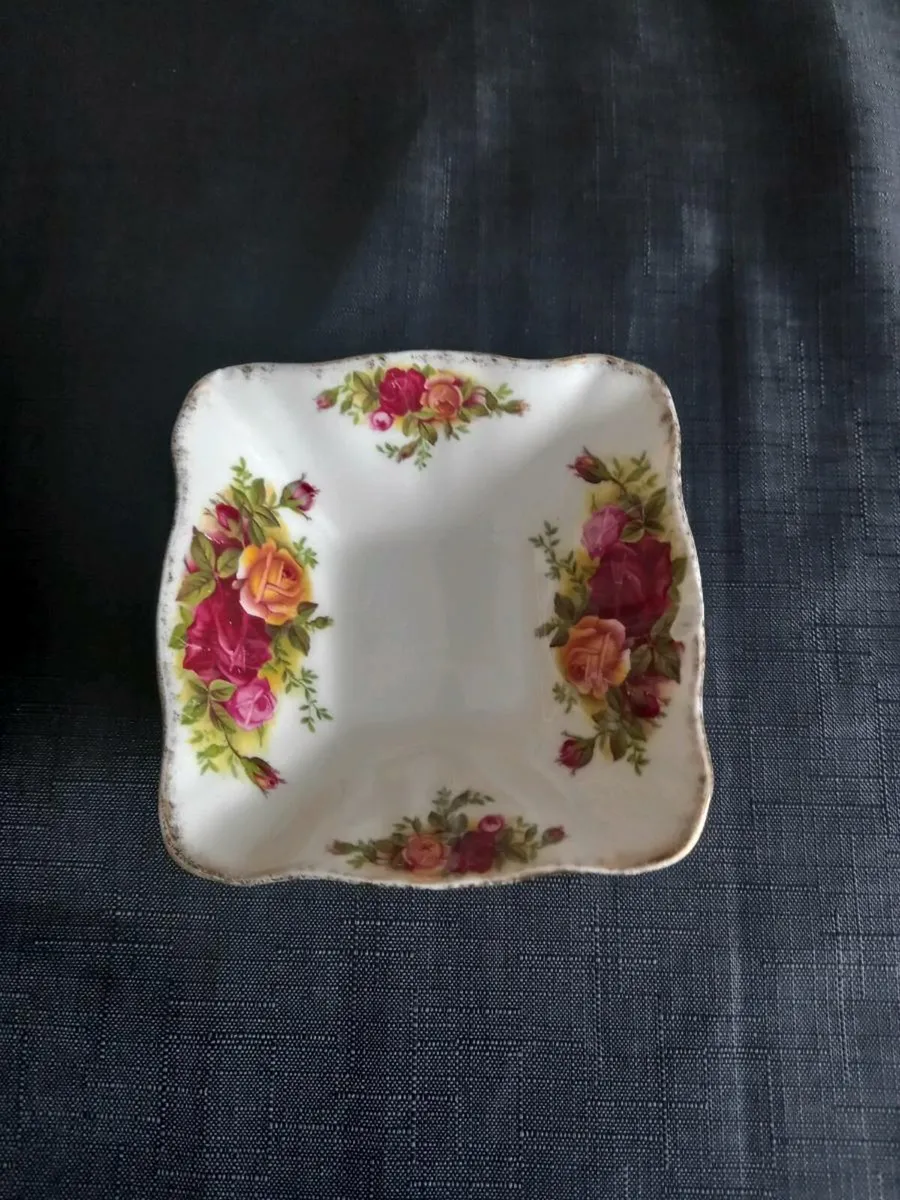 Royal Albert Dish - Image 1