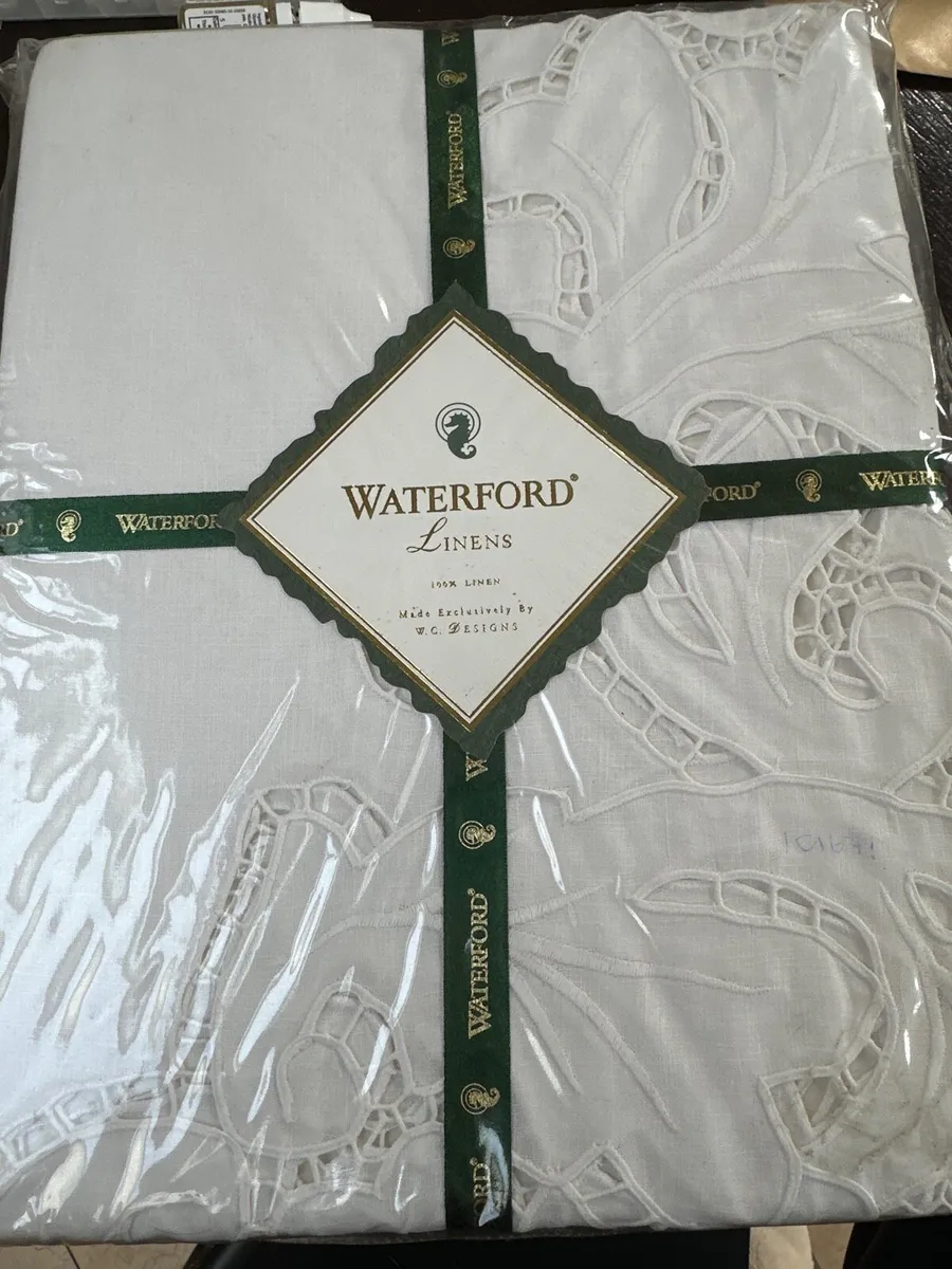 Waterford Linen Table Cloth & Napkins - Image 1