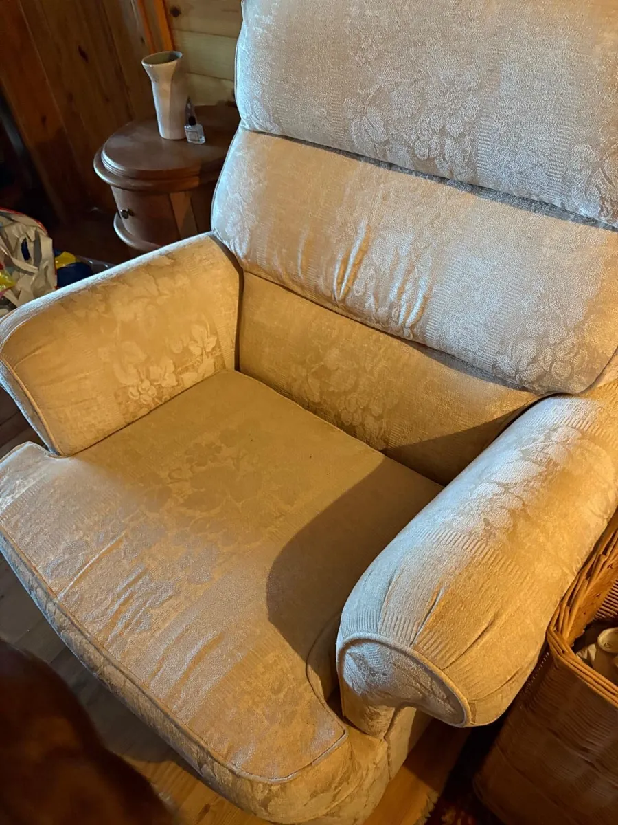 Sofa and 2 chairs - Image 2