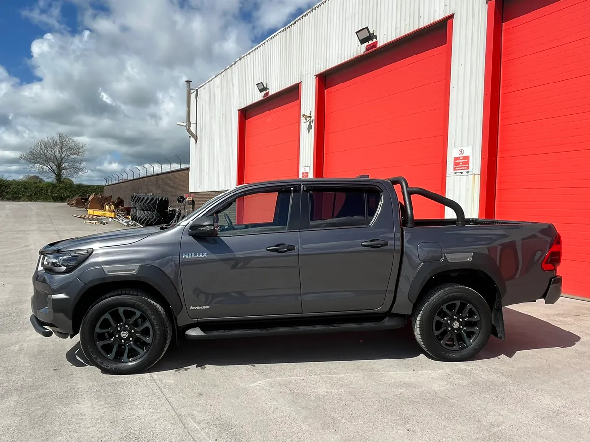 2024 Toyota Hilux Invincible - Image 3