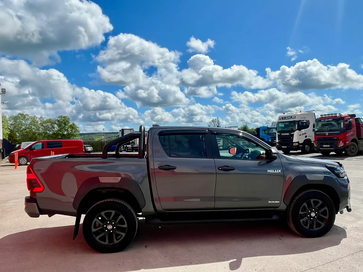 2024 Toyota Hilux Invincible - Image 4