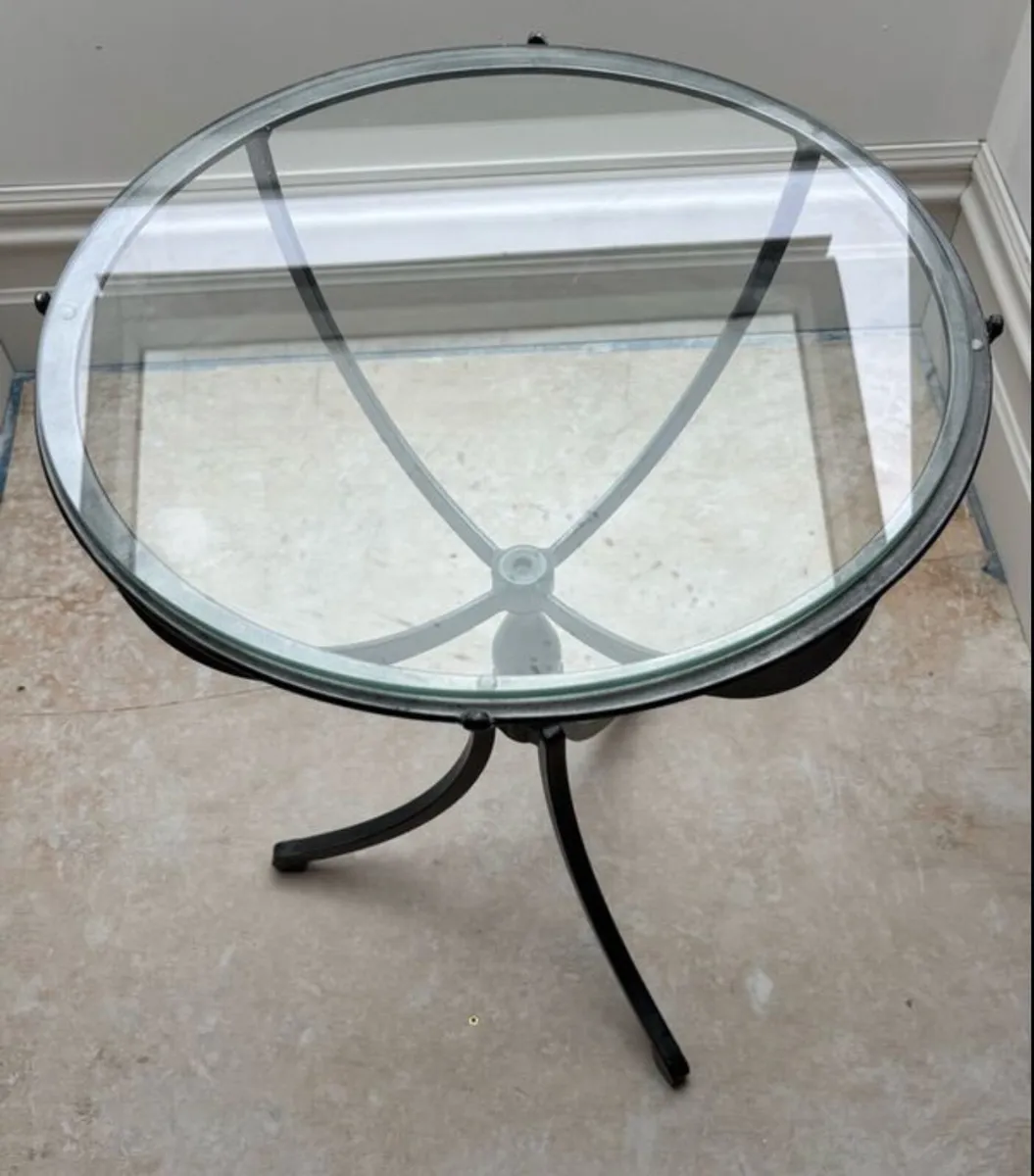 Circular iron coffee table - Image 1