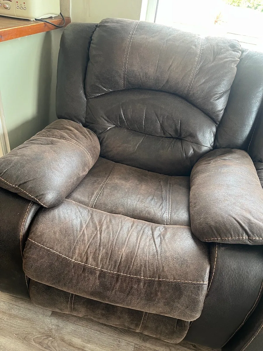 2 Reclining Chairs - Image 3