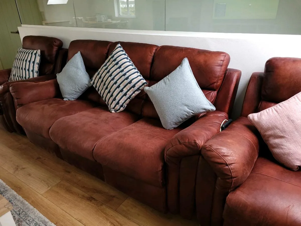 Couch and two arm chairs - Image 4