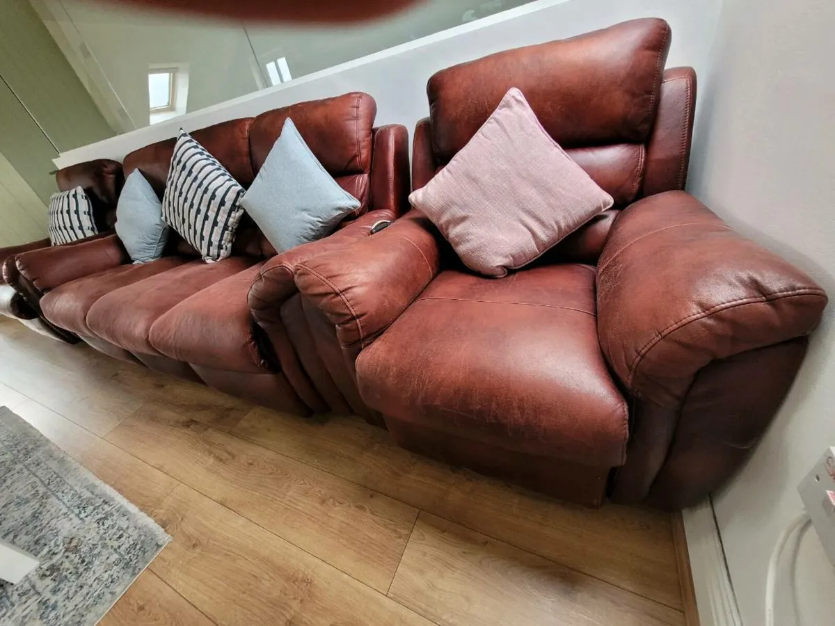 Couch and two arm chairs - Image 2