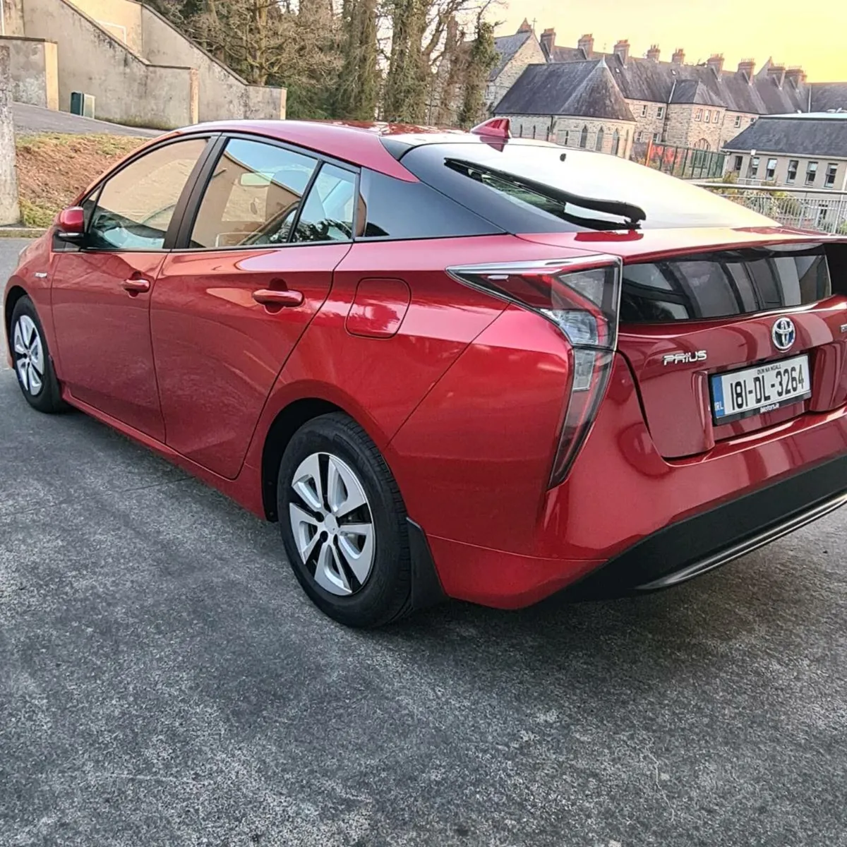 Toyota Prius 2018, excellent condition - Image 2